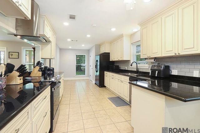 11052 Buxton Rd, St Amant, LA 70774