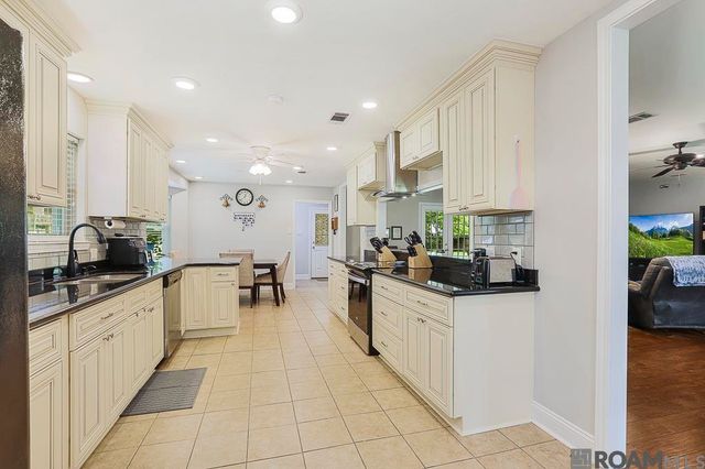 11052 Buxton Rd, St Amant, LA 70774