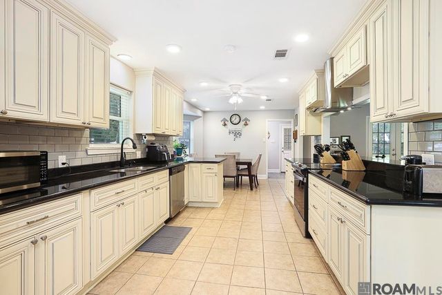 11052 Buxton Rd, St Amant, LA 70774