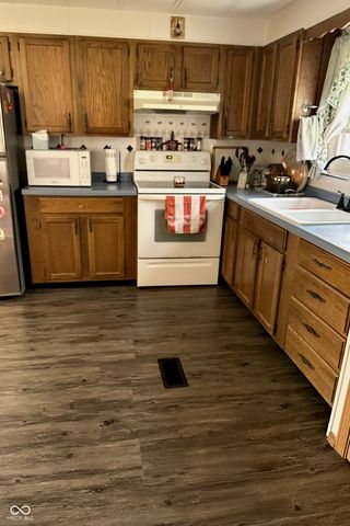 7466 S State Road 75, Coatesville, IN 46121