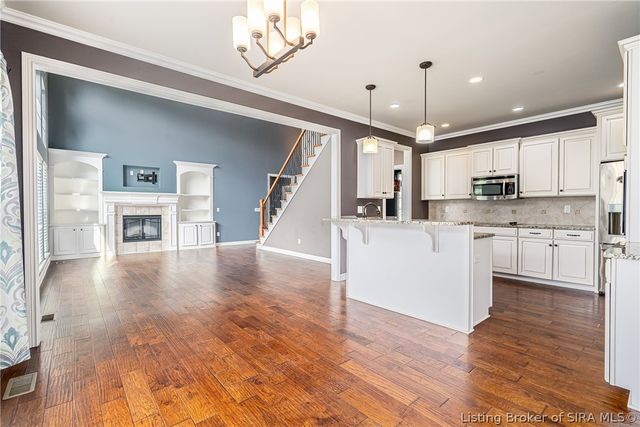 3642 Woodland Lakes Drive, Floyds Knobs, IN 47119