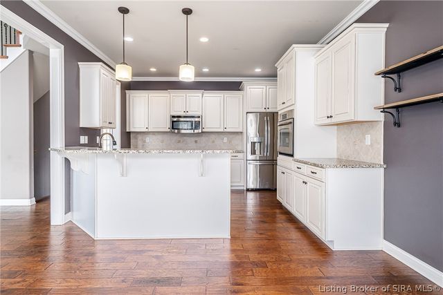 3642 Woodland Lakes Drive, Floyds Knobs, IN 47119