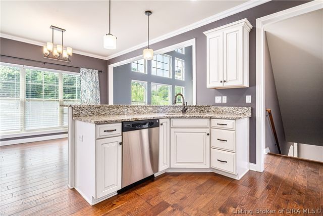 3642 Woodland Lakes Drive, Floyds Knobs, IN 47119