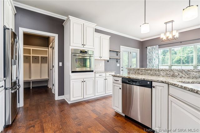3642 Woodland Lakes Drive, Floyds Knobs, IN 47119