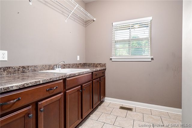 3642 Woodland Lakes Drive, Floyds Knobs, IN 47119