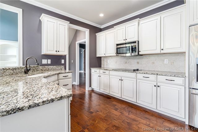 3642 Woodland Lakes Drive, Floyds Knobs, IN 47119