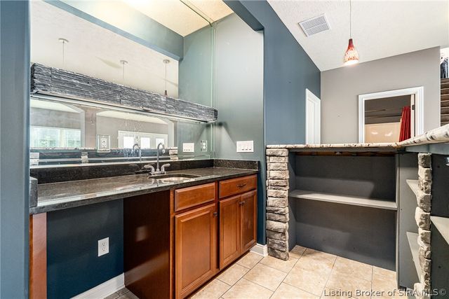 3642 Woodland Lakes Drive, Floyds Knobs, IN 47119