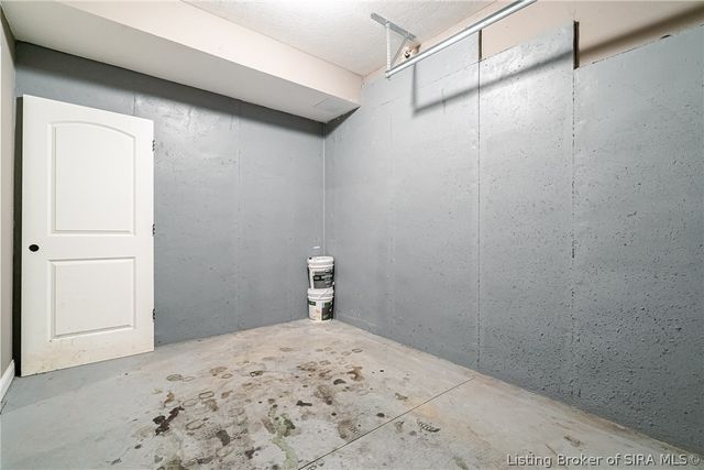 3642 Woodland Lakes Drive, Floyds Knobs, IN 47119