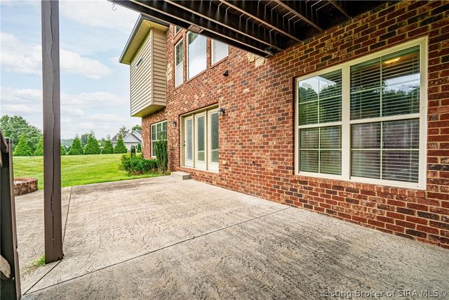 3642 Woodland Lakes Drive, Floyds Knobs, IN 47119