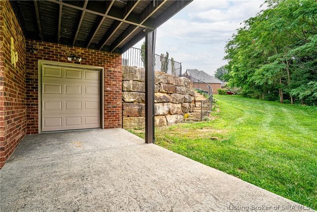 3642 Woodland Lakes Drive, Floyds Knobs, IN 47119