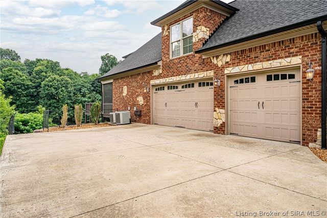 3642 Woodland Lakes Drive, Floyds Knobs, IN 47119