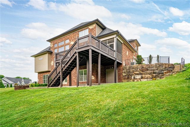 3642 Woodland Lakes Drive, Floyds Knobs, IN 47119