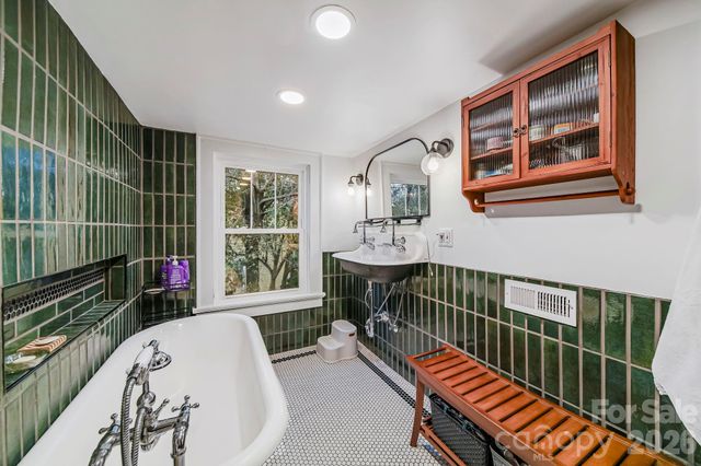 707 S York Street, Gastonia, NC 28052