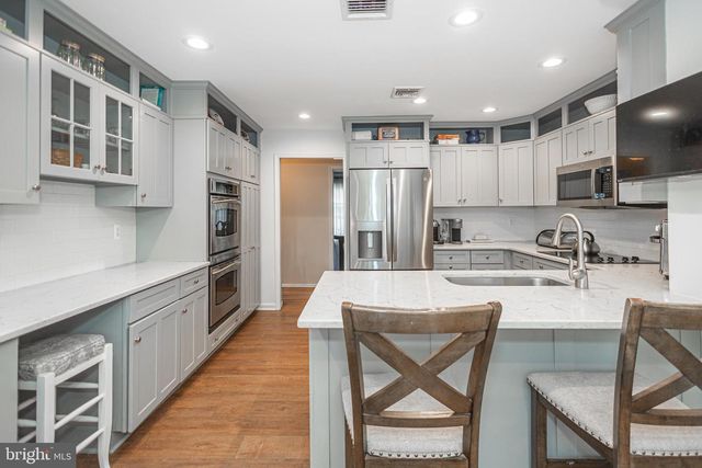 10 BAILEY DR, Washington Crossing, PA 18977