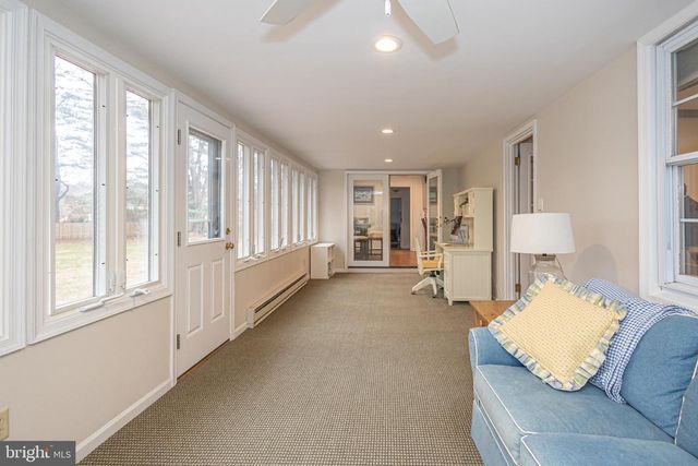 10 BAILEY DR, Washington Crossing, PA 18977