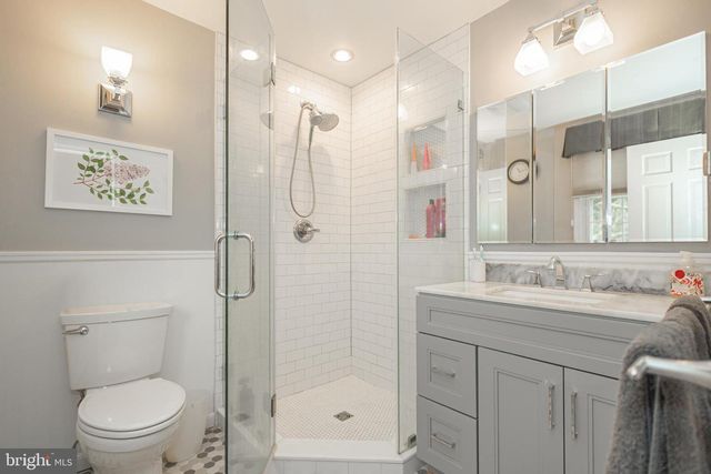 10 BAILEY DR, Washington Crossing, PA 18977