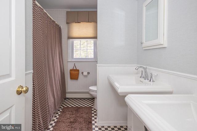 10 BAILEY DR, Washington Crossing, PA 18977