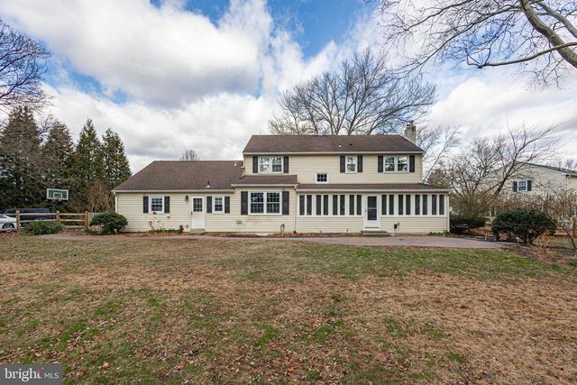 10 BAILEY DR, Washington Crossing, PA 18977