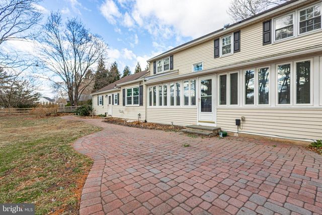 10 BAILEY DR, Washington Crossing, PA 18977