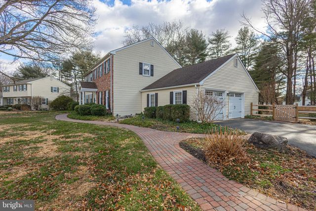 10 BAILEY DR, Washington Crossing, PA 18977