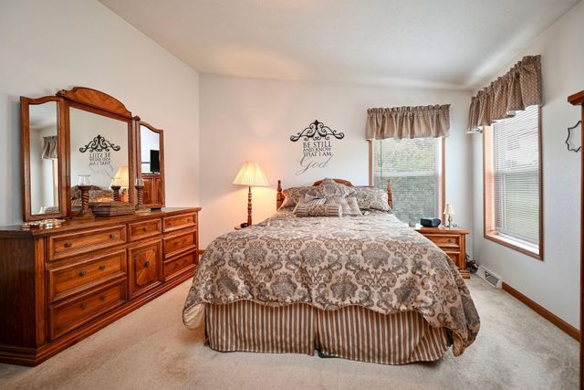 6266 Jonathan Drive NW, Rochester, MN 55901