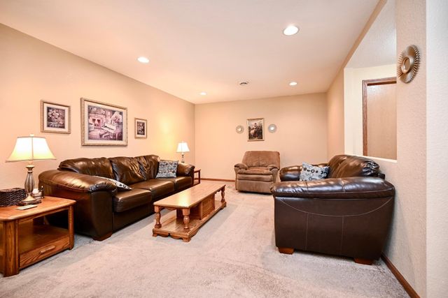 6266 Jonathan Drive NW, Rochester, MN 55901