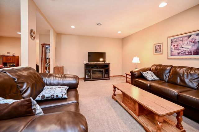 6266 Jonathan Drive NW, Rochester, MN 55901