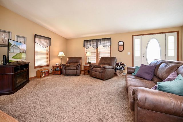 6266 Jonathan Drive NW, Rochester, MN 55901