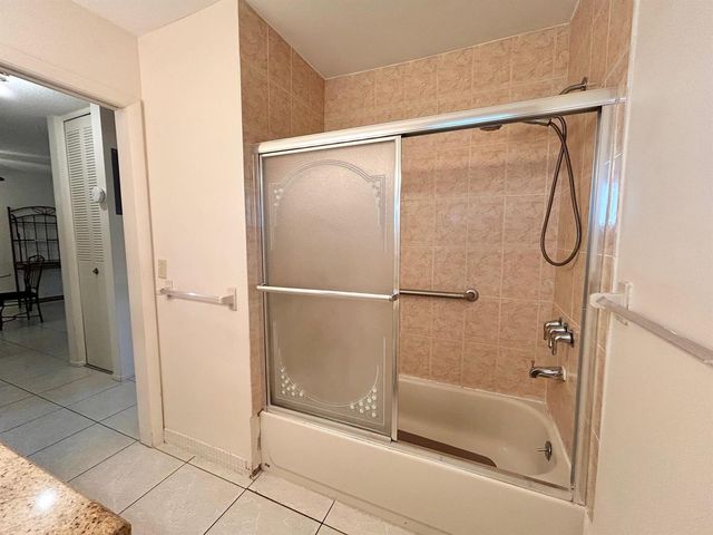 2854 E Ashley Dr Drive E B, West Palm Beach, FL 33415