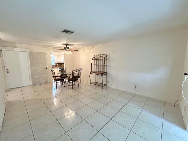 2854 E Ashley Dr Drive E B, West Palm Beach, FL 33415