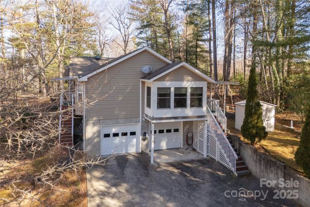 135 Reservoir Drive, Hendersonville, NC 28739