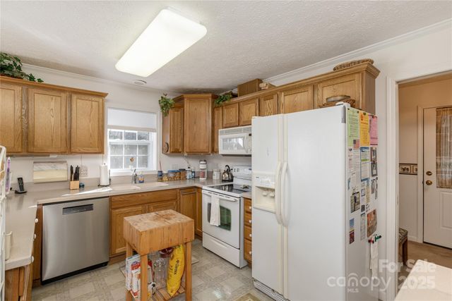 135 Reservoir Drive, Hendersonville, NC 28739