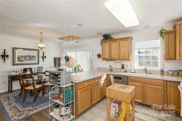 135 Reservoir Drive, Hendersonville, NC 28739