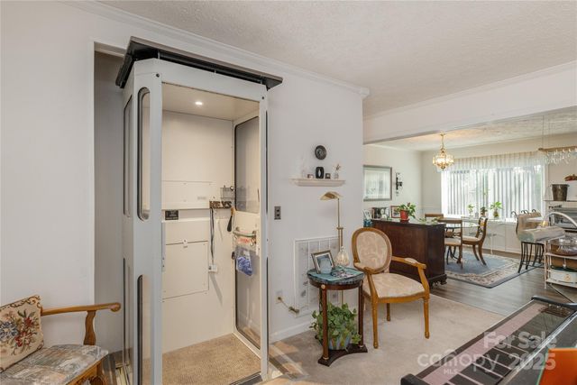 135 Reservoir Drive, Hendersonville, NC 28739