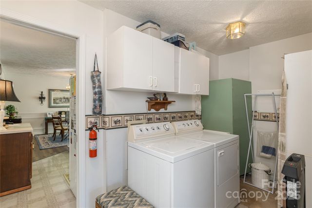 135 Reservoir Drive, Hendersonville, NC 28739