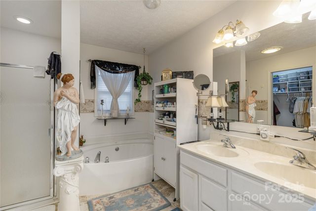 135 Reservoir Drive, Hendersonville, NC 28739