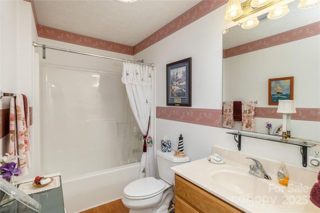 135 Reservoir Drive, Hendersonville, NC 28739