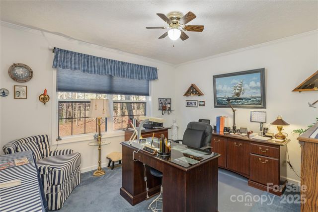 135 Reservoir Drive, Hendersonville, NC 28739