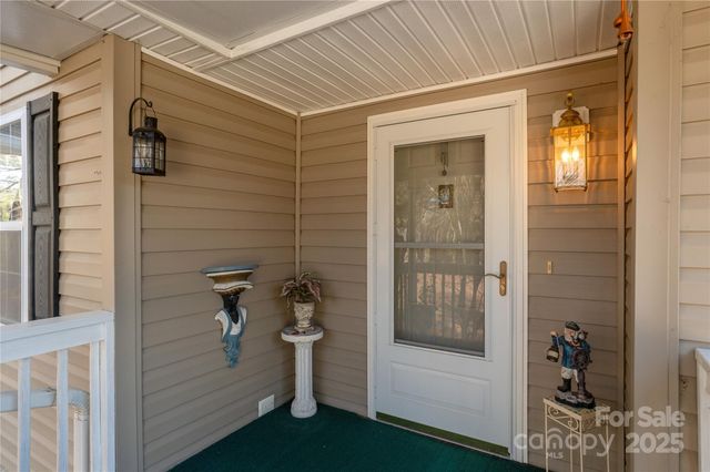 135 Reservoir Drive, Hendersonville, NC 28739