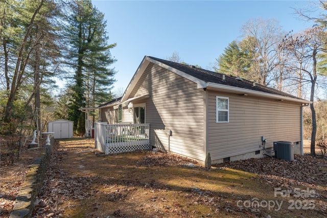 135 Reservoir Drive, Hendersonville, NC 28739