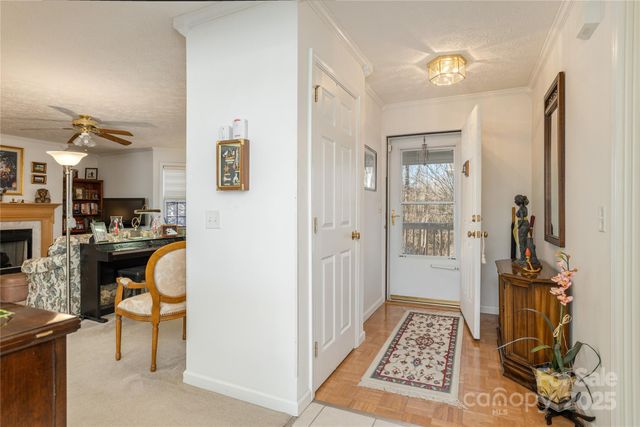 135 Reservoir Drive, Hendersonville, NC 28739