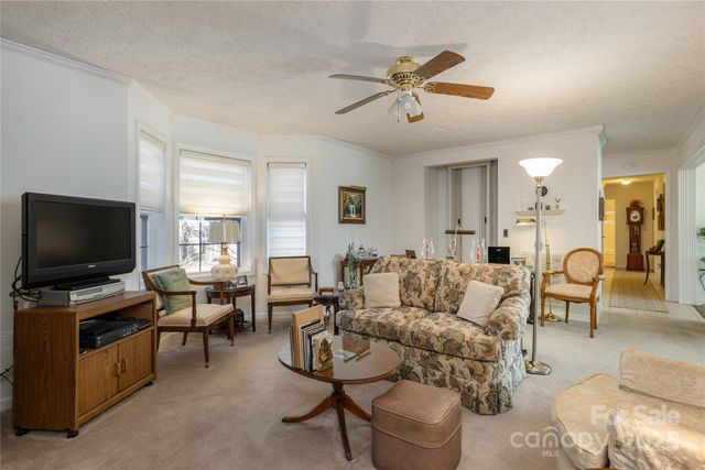 135 Reservoir Drive, Hendersonville, NC 28739