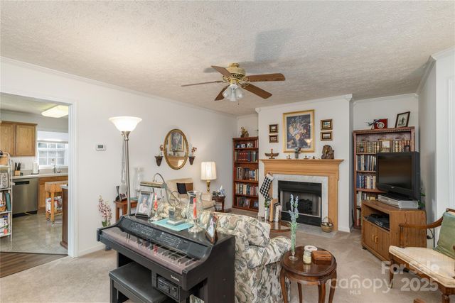 135 Reservoir Drive, Hendersonville, NC 28739