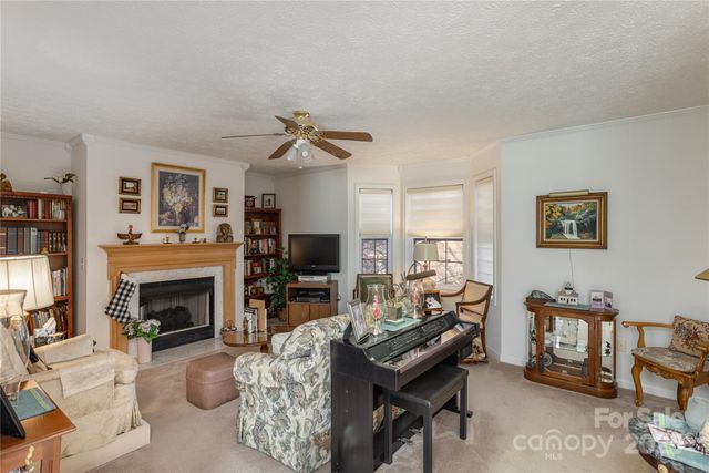 135 Reservoir Drive, Hendersonville, NC 28739