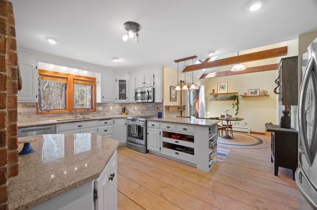 17 Madison Avenue, Kingston, NH 03848