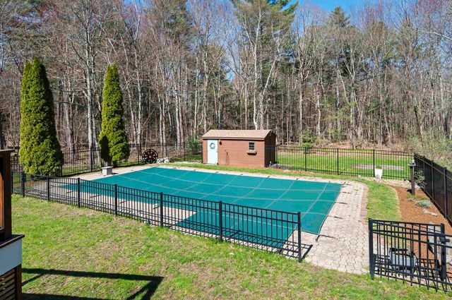 17 Madison Avenue, Kingston, NH 03848