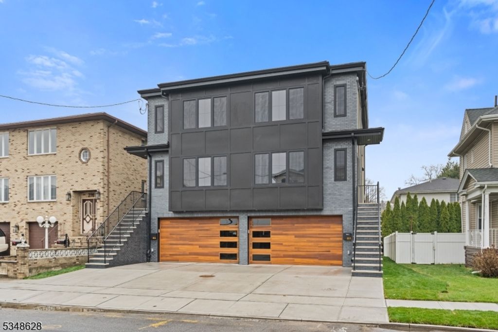 212 E Harriet Ave A, Palisades Park Boro, NJ 07650