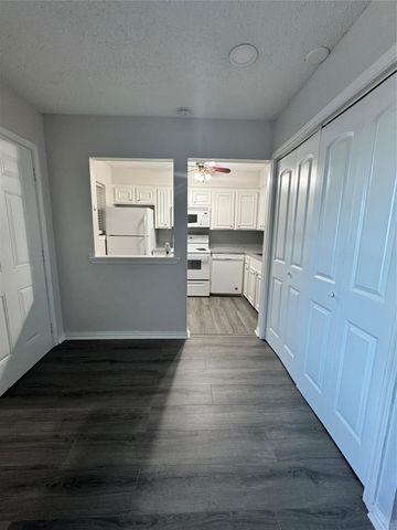 107 E Willowick Avenue 6, Friendswood, TX 77546