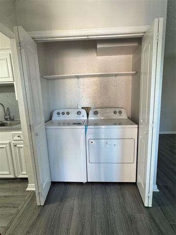 107 E Willowick Avenue 6, Friendswood, TX 77546