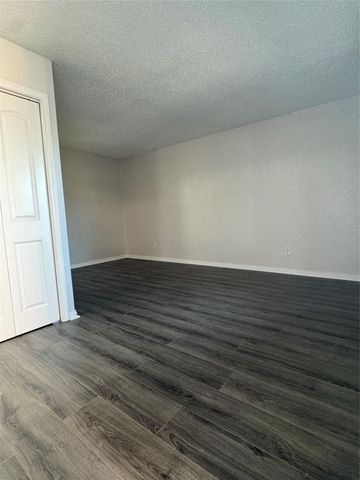 107 E Willowick Avenue 6, Friendswood, TX 77546